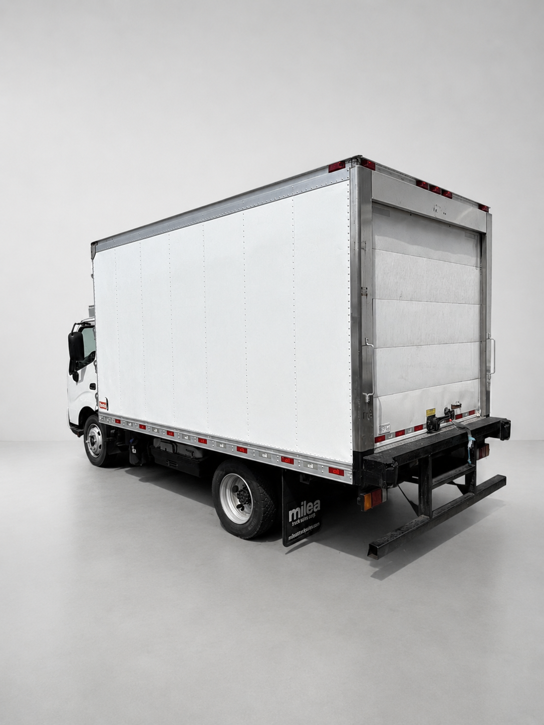 2014 Hino 195 14’ Refrigerated Box Truck-thumbmail-3