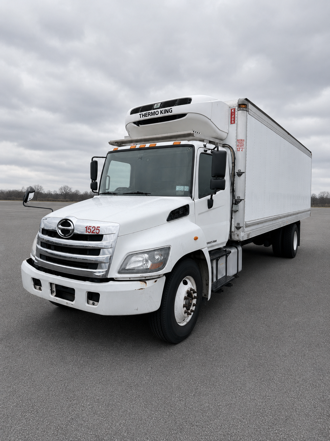 2016 Hino 338 26’ Refrigerated Box Truck with Thermo King Reefer - NO LIFTGATE-thumbmail-2