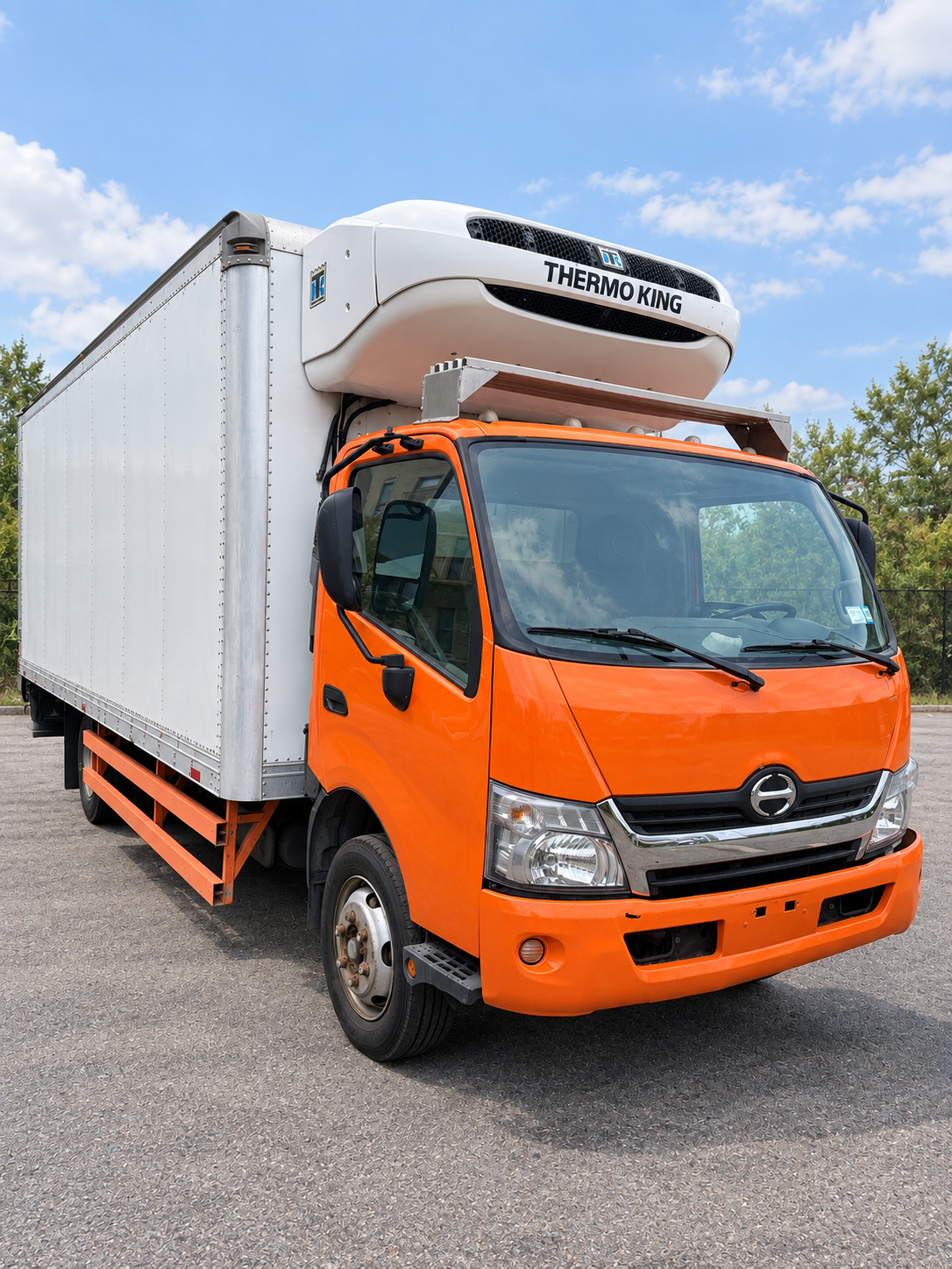 2016 Hino 195 20' Kidron Refrigerated Truck - BARN DOORS-thumbmail-1