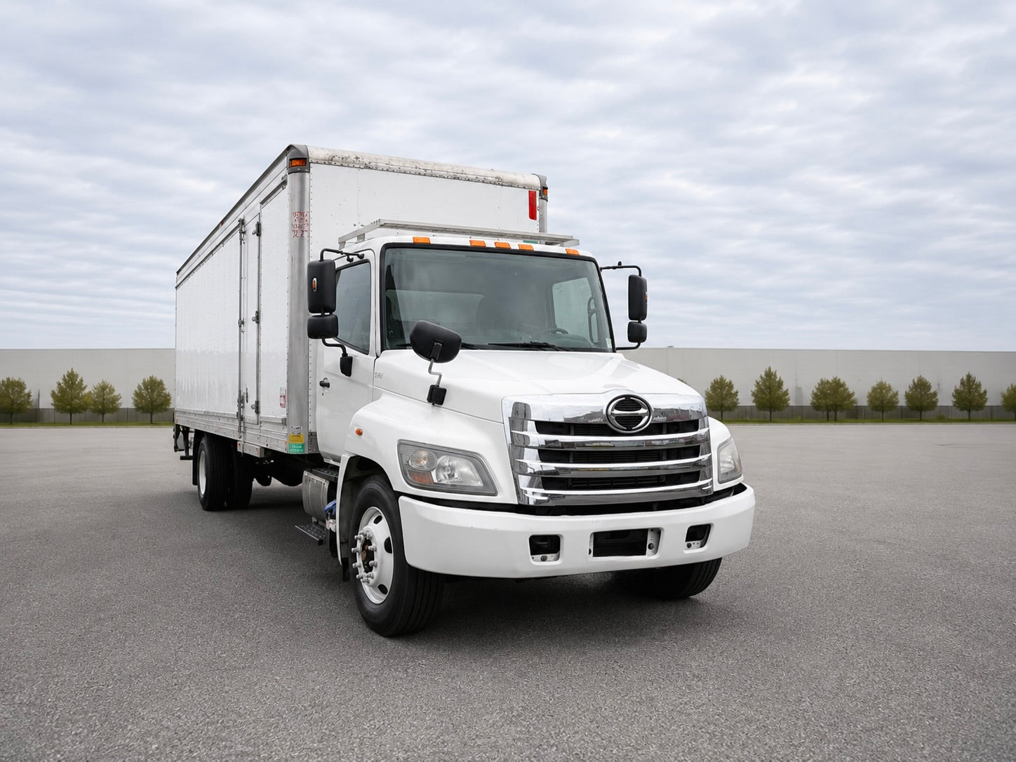 2016 Hino 338 – 26' Kidron Dry Van Body | Only 46,623 Miles | Maxon Liftgate-thumbmail-1