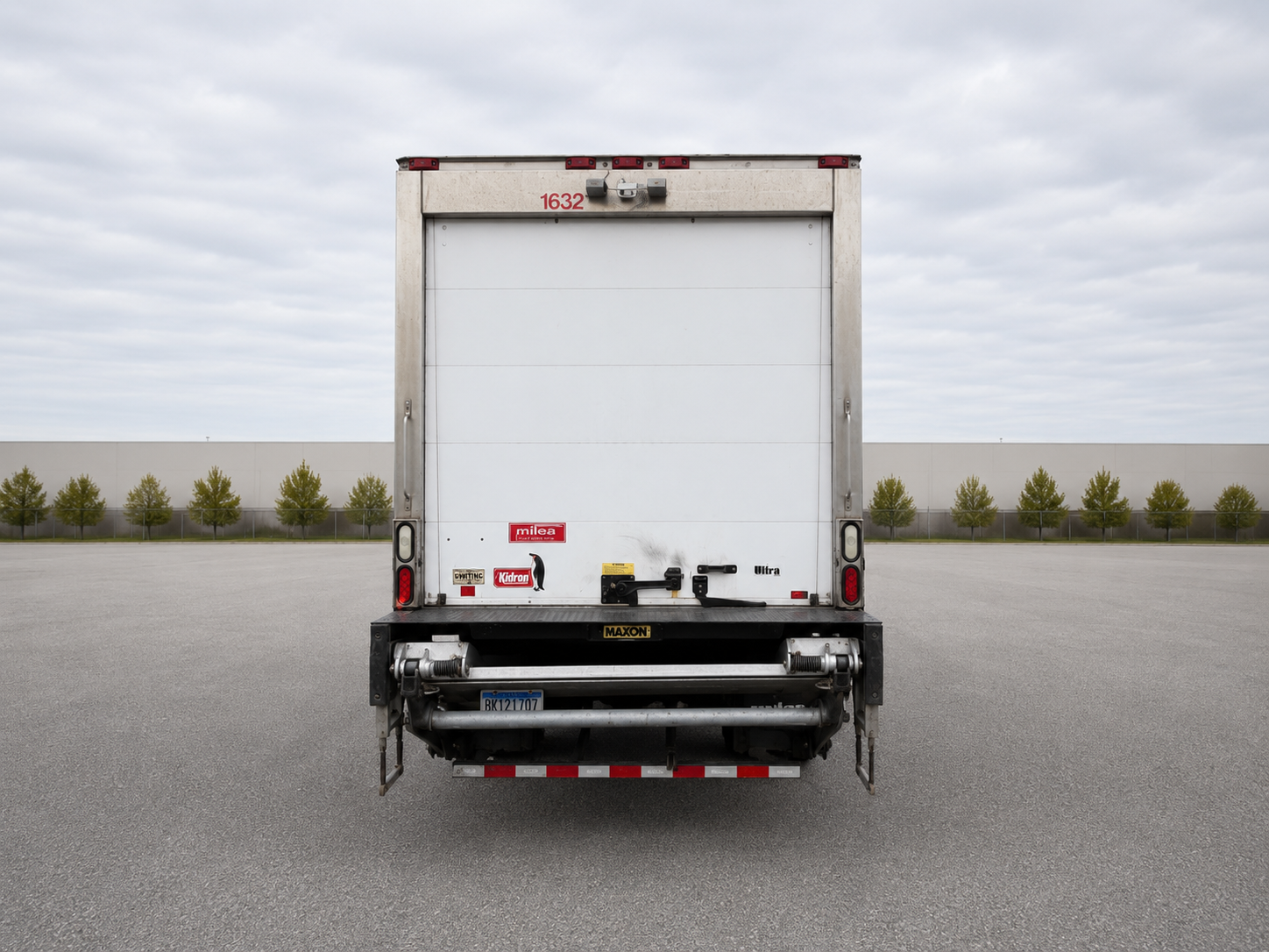2016 Hino 338 – 26' Kidron Dry Van Body | Only 46,623 Miles | Maxon Liftgate-thumbmail-2