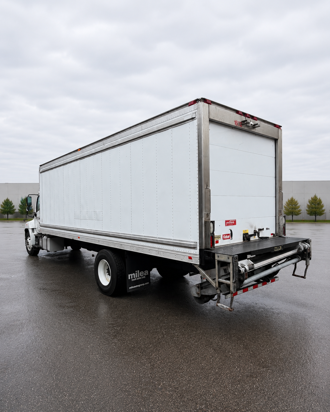 2016 Hino 338 – 26' Kidron Dry Van Body | Only 46,623 Miles | Maxon Liftgate-thumbmail-4