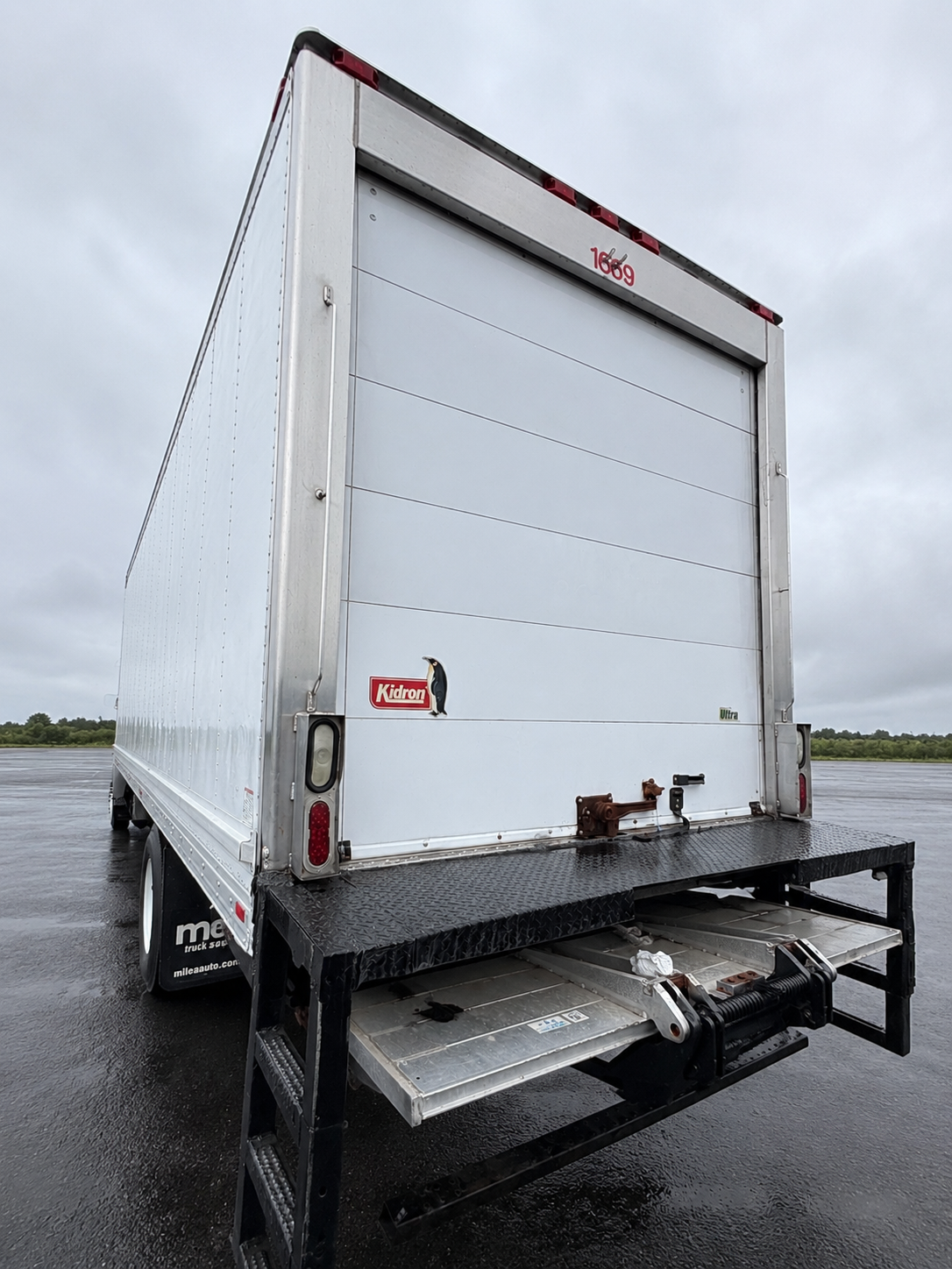 2017 Hino 338 24’ Refrigerated Box Truck with Thermo King Reefer and Liftgate-thumbmail-2