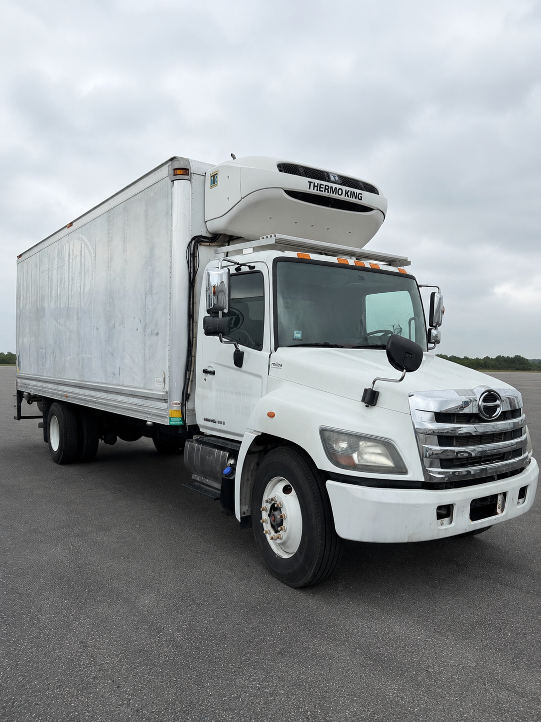 2017 Hino 338 24’ Refrigerated Box Truck with Thermo King Reefer and Liftgate-thumbmail-1