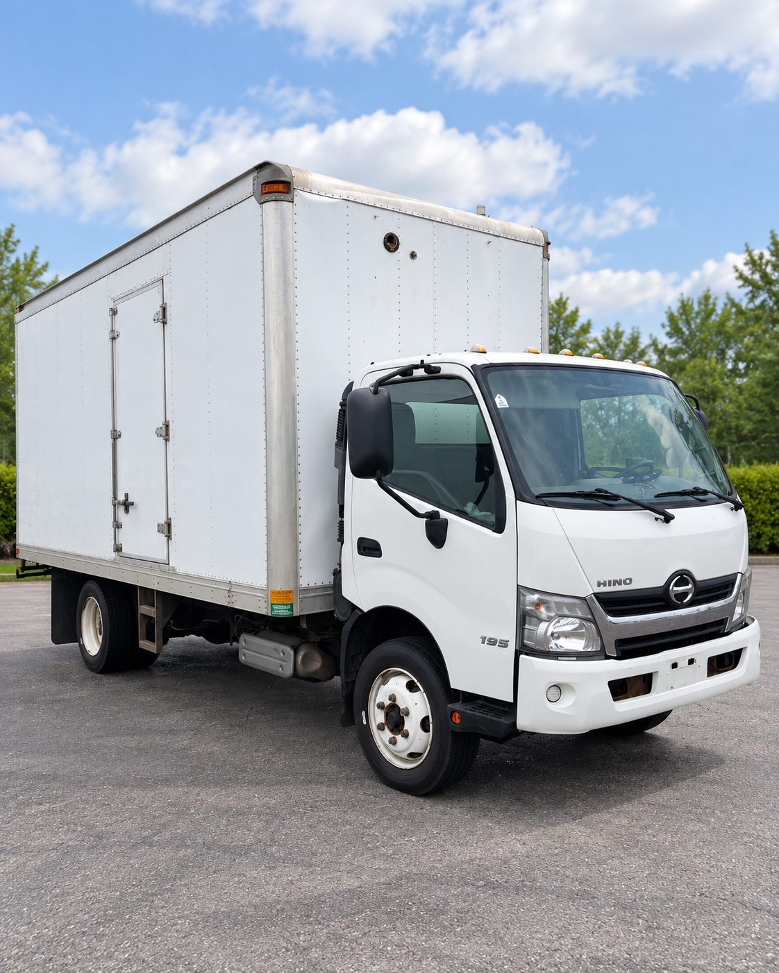 2020 Hino 195 18' Insulated Dry Body – 146,727 Miles-thumbmail-1