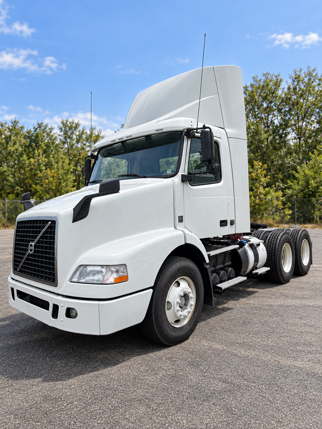 2015 Volvo VNM64 Tractor – White – 340,049 Miles-thumbmail-1