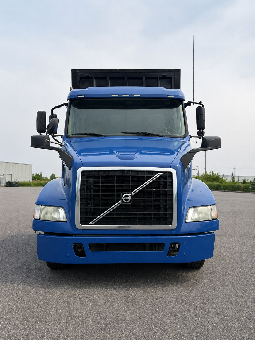 2015 Volvo VNM64 26’ Flatbed Truck – 51,200 GVW-thumbmail-1