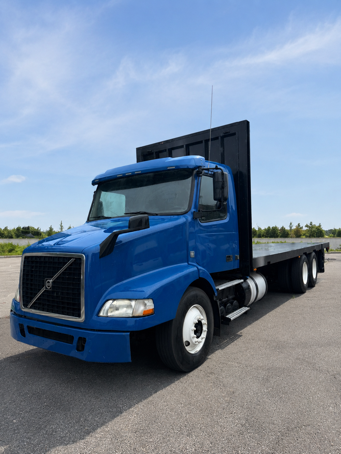2015 Volvo VNM64 26’ Flatbed Truck – 51,200 GVW-thumbmail-2