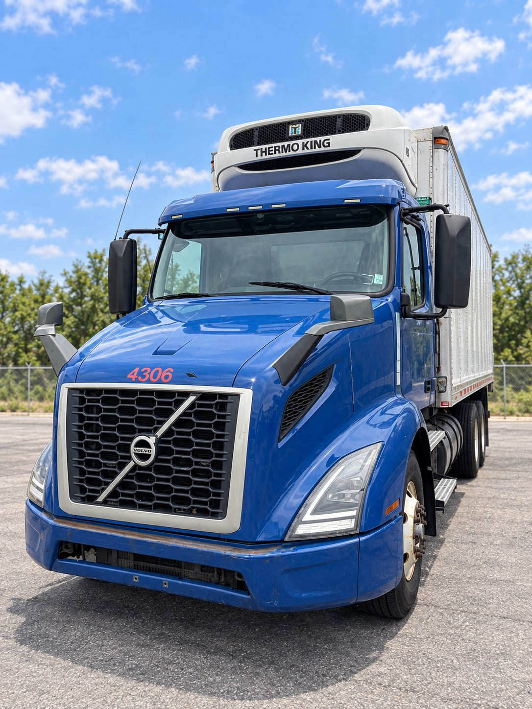 2019 Volvo VNR 26' Refrigerated Truck – 340,257 Miles-thumbmail-1