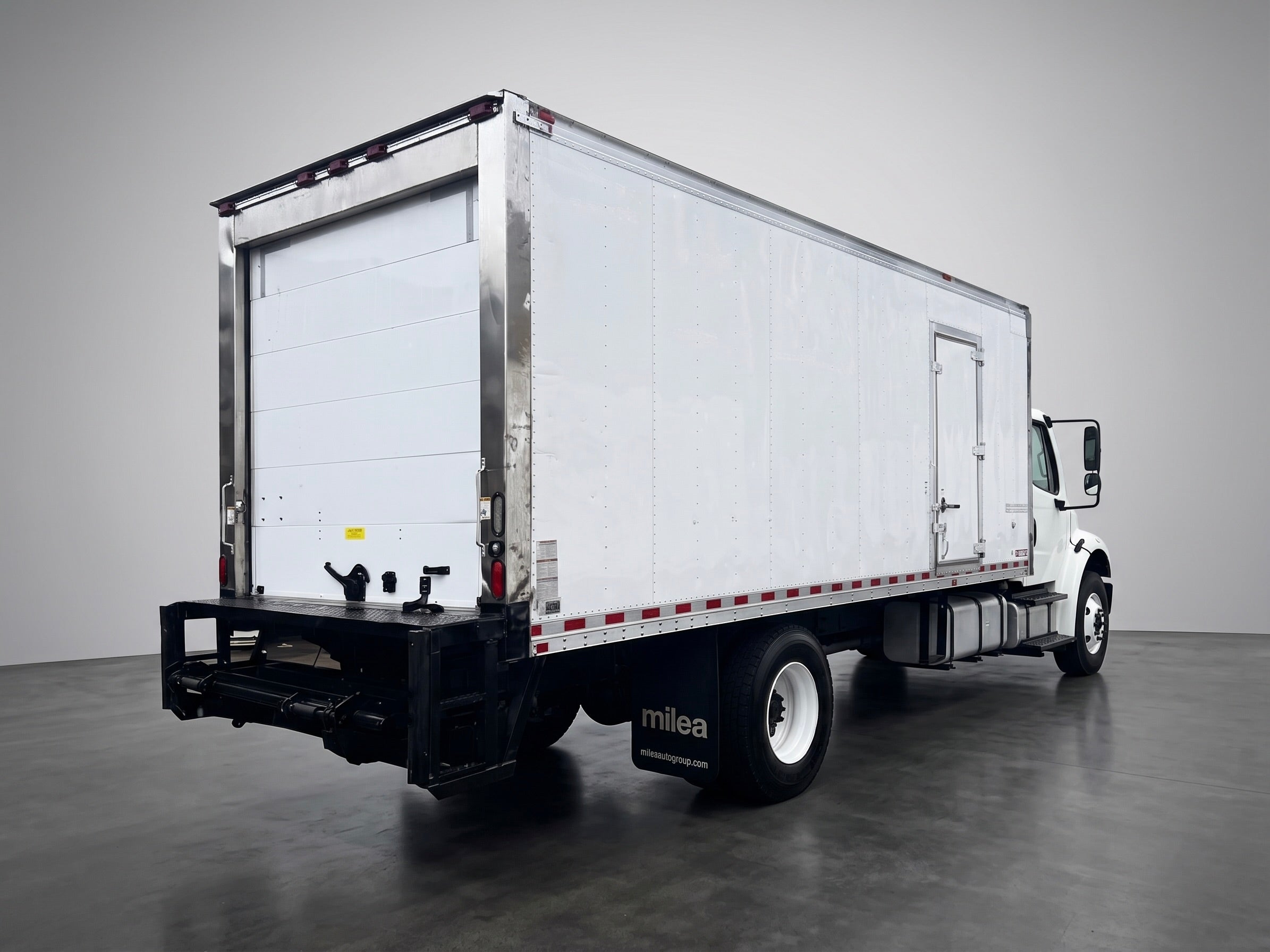 2013 Hino 338 Reefer – 121,210 Miles | 26' Premium Morgan Body | Thermo King | Heavy-Duty Liftgate-thumbmail-2