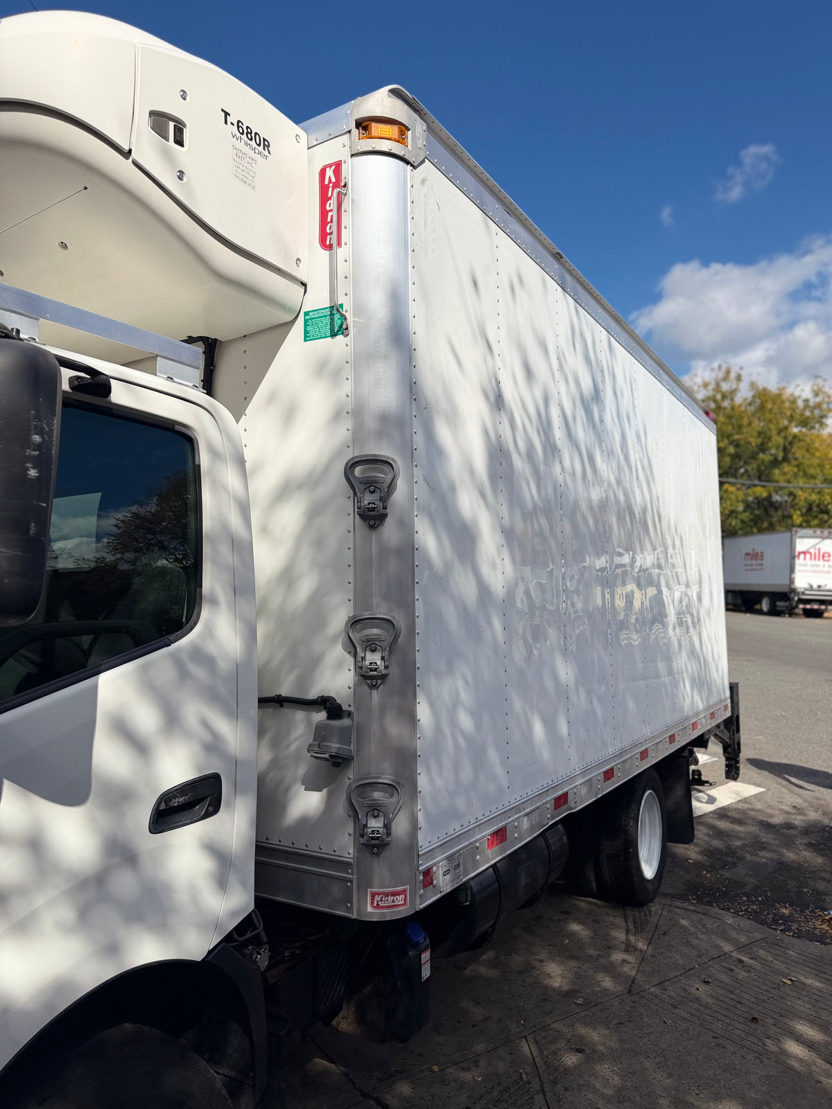 2019 Hino 195 18' Kidron Reefer Truck – Thermo King TK680R-50 – Liftgate
