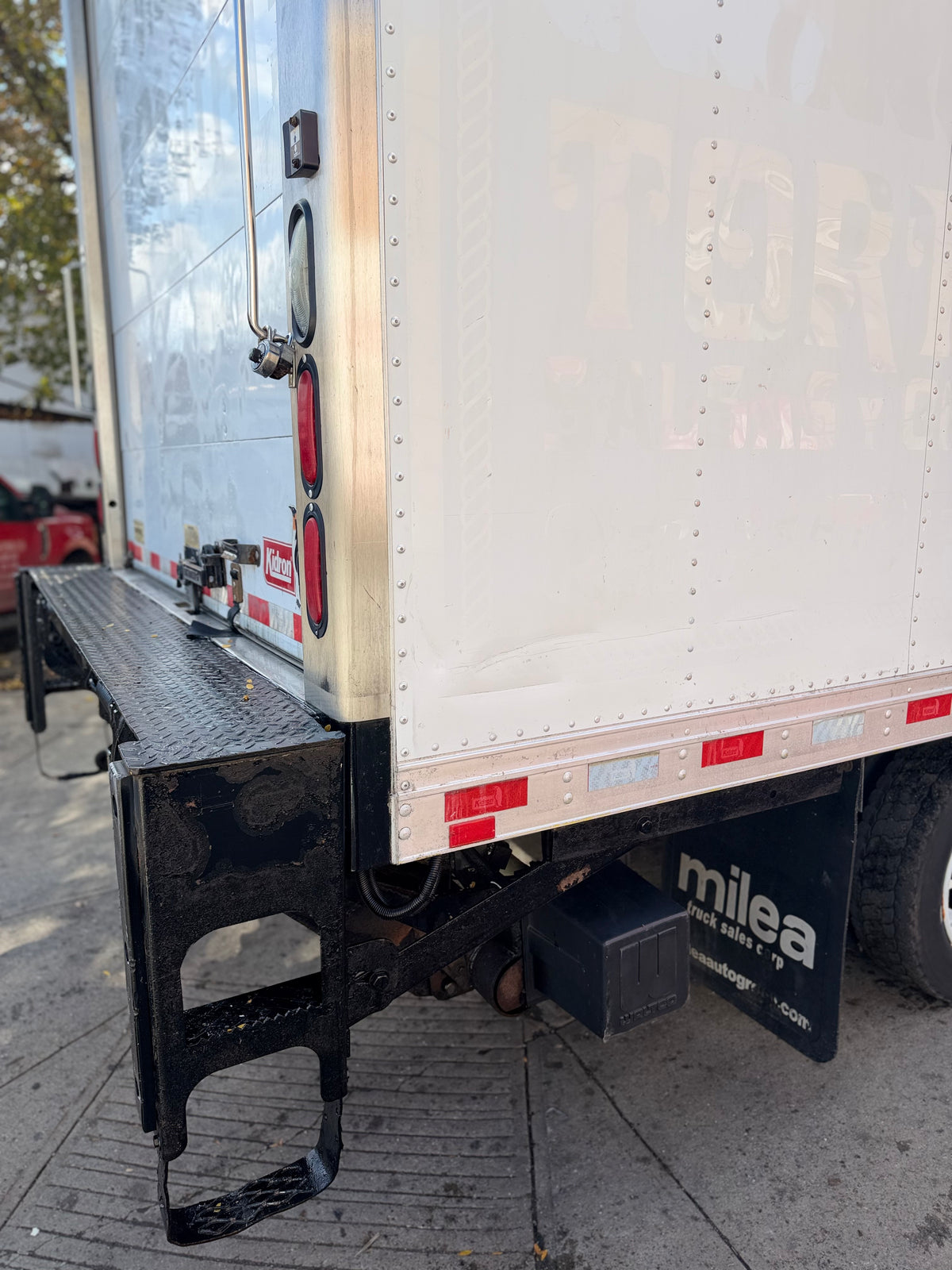 2019 Hino 195 18' Kidron Reefer Truck – Thermo King TK680R-50 – Liftgate-thumbmail-7