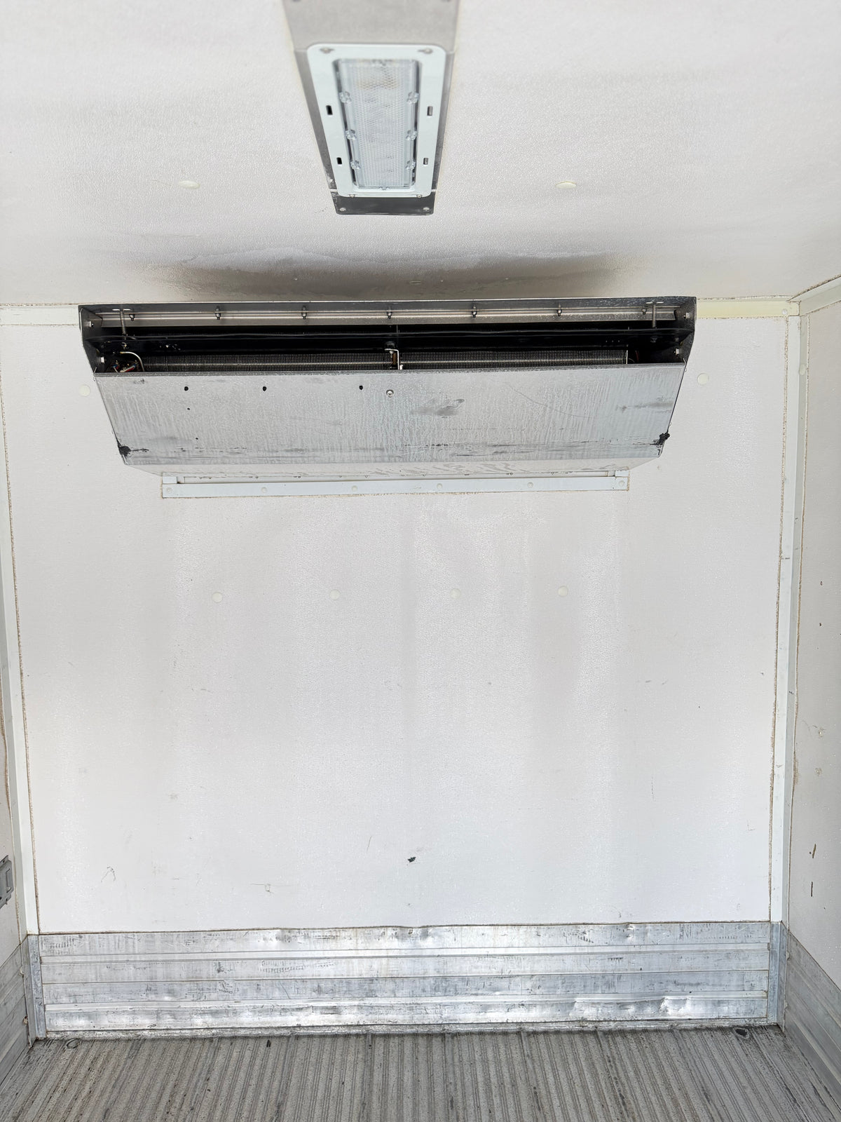 2019 Hino 195 18' Kidron Reefer Truck – Thermo King TK680R-50 – Liftgate-thumbmail-27