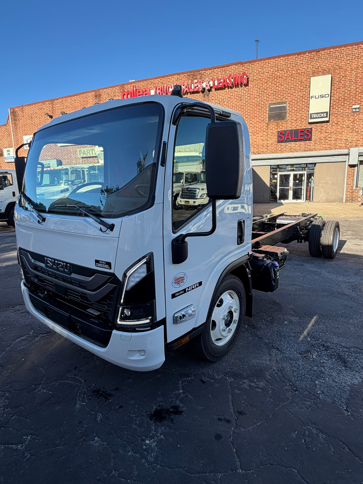 2027 ISUZU NRR 20'FT CHASSIS-thumbmail-1